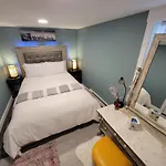 Comfy And Chic Apartment! Free Parking Apartment Boston