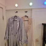 Apartment Comfy And Chic Apartment! Free Parking