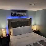 Comfy And Chic Apartment! Free Parking * Boston