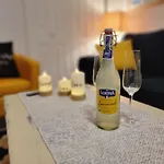 Comfy And Chic Apartment! Free Parking