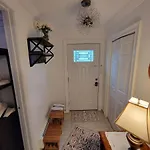 Comfy And Chic Apartment! Free Parking * Boston