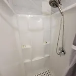 Comfy And Chic Apartment! Free Parking Apartment