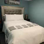 Comfy And Chic Apartment! Free Parking Apartment Boston