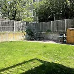 Lovely Two Bedroom In South Apartment *