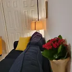 Comfy And Chic Apartment! Free Parking Apartment Boston