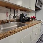 Apartment Comfy And Chic Apartment! Free Parking *