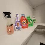 Comfy And Chic Apartment! Free Parking