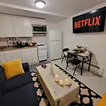 Comfy And Chic Apartment! Free Parking Apartment Boston