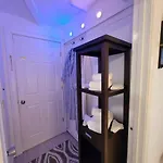 Comfy And Chic Apartment! Free Parking Apartment Boston