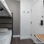 Quarters On Dot By Thatch Apartment