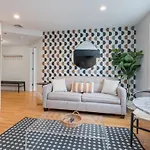 West Broadway Quarters By Thatch * Boston