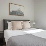 East Cambridge 2br W Gym Wd Nr Lechmere T Bos-869 Apartment