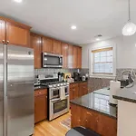 Amazing Family-friendly And Group-friendly #thebackdorch Apartment