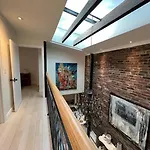 Luxurious Brighton Manor