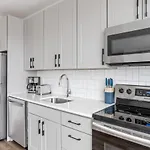 Savin Hill 2Br W Wd Nr Red Line Shops Bos-623