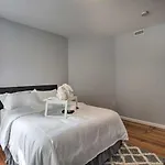 Apartment Astonishing 4br Bright *apt With Modern Amenities!