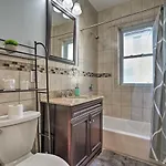 Astonishing 4br Bright *apt With Modern Amenities!