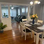 Luxury 2 Bedroom Private Apartment