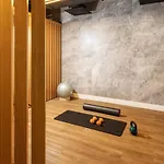 Back Bay W Gym Wd Nr Restaurants Bos-867 * Boston