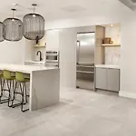 Back Bay W Gym Wd Nr Restaurants Bos-867