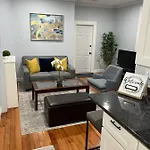 Spacious Apartment In Boston