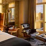 Hotel Aka Common