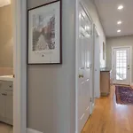 Apartment Sunny Convenient W/ Private Patio! Easy Walk To Everything! *