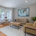 Apartment Sunny Convenient W/ Private Patio! Easy Walk To Everything! *