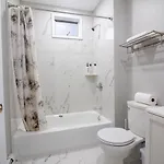 2 Bedroom Close To And Cambridge With Free Parkings Apartment Boston