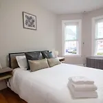 2 Bedroom Close To And Cambridge With Free Parkings
