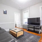 2 Bedroom Close To And Cambridge With Free Parkings Apartment