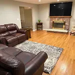 Room In Single Family House - Suburban Neighborhood In Boston