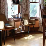 Beautiful Victorian House, Great Views, Free Parking Apartment