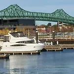 Botel Sea Pearl Yacht Boston