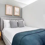 Apartment Brighton W Wd Gym Nr T Shops Dining Bos-432 *