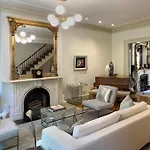 Clarendon Square 4*