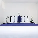 Modern In Historic - Garden Unit #1 *