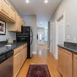 Sunny Convenient W/ Private Patio! Easy Walk To Everything!