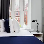 Stylish On Newbury St #3 Apartment