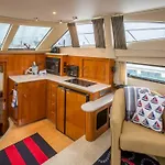 Sea Pearl Yacht Botel *