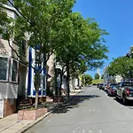 Apartment Sunny Convenient W/ Private Patio! Easy Walk To Everything!