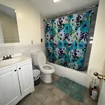 Private Bedroom Near * Boston
