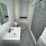 Private Bedroom Near * Boston
