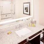 Doubletree By Hilton Bayside 3* Boston