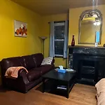 Homestay Beautiful Victorian House, Boston