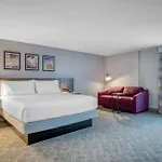 Hilton Garden Logan Airport 3*
