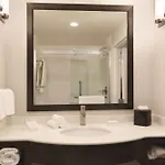 Hilton Garden Logan Airport Hotel 3*