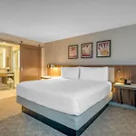 Hilton Garden Logan Airport 3*