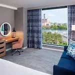 Hampton By Hilton At The Seaport District Hotel