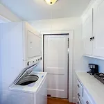 Spacious 3 Bed, In Unit Laundry, Free Prkng * Boston